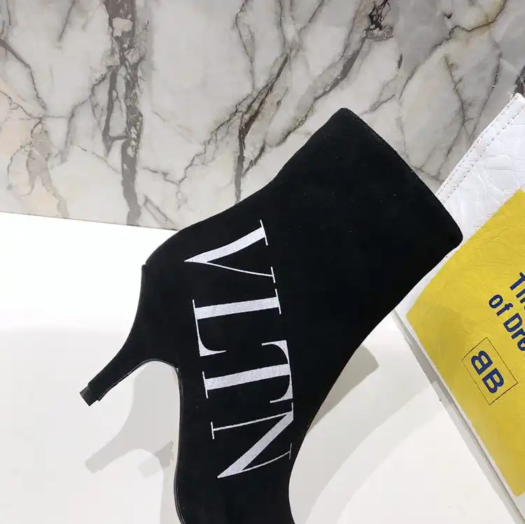 hype Valentino Boots