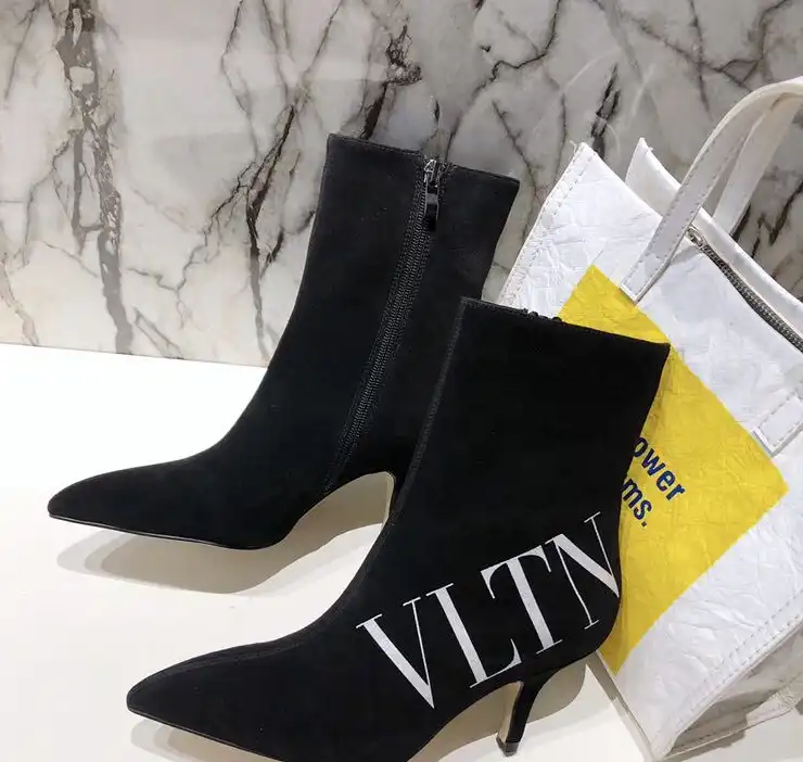 hype Valentino Boots