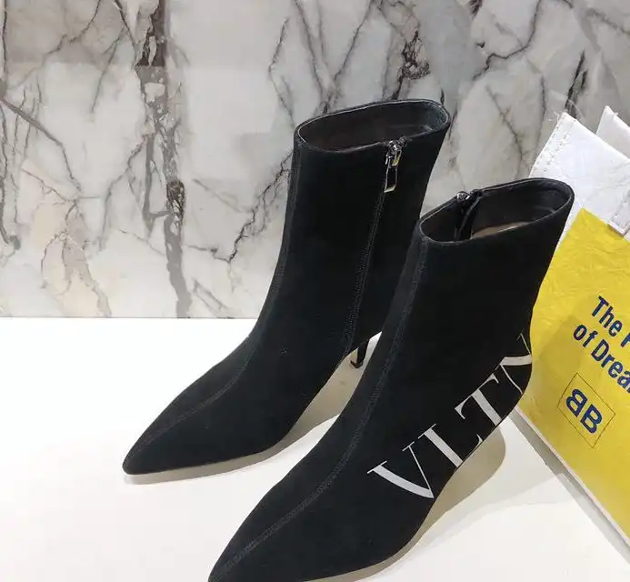 hype Valentino Boots