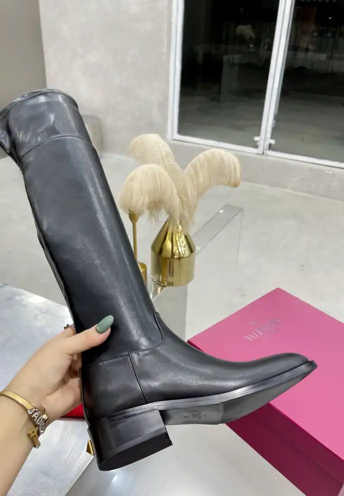 hype Valentino Boots