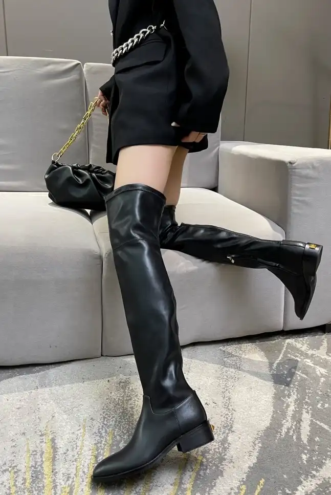 hype Valentino Boots