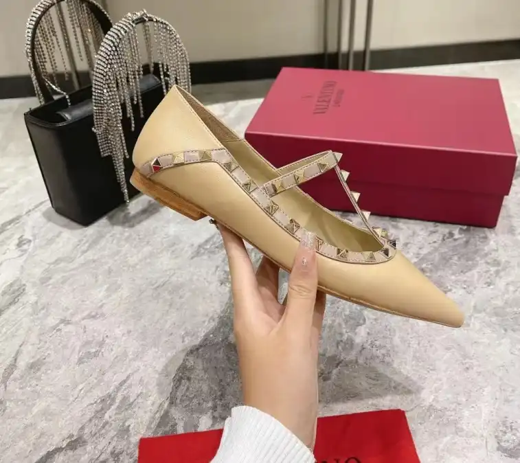 hype Valentino flat shoes