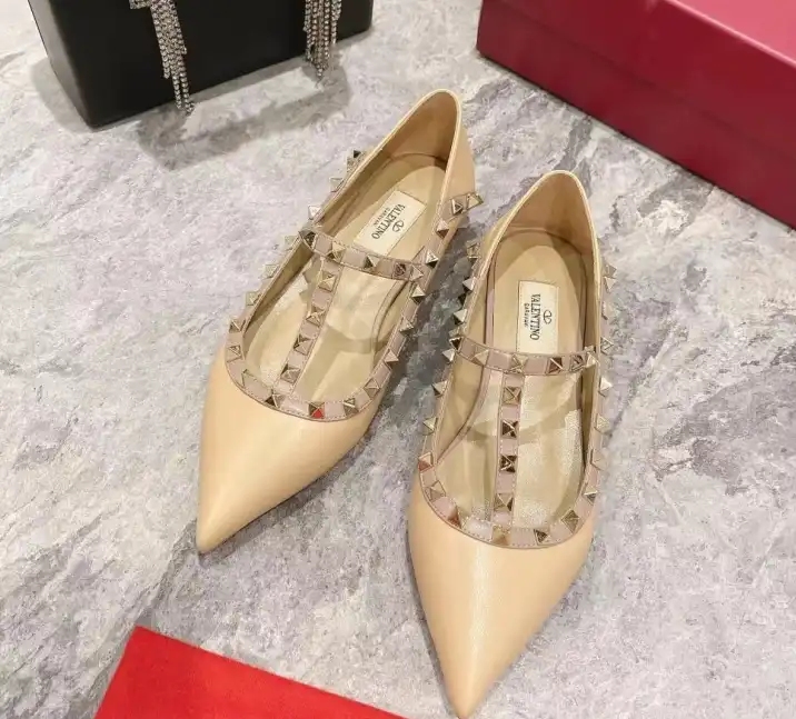 hype Valentino flat shoes