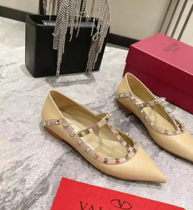 hype Valentino flat shoes