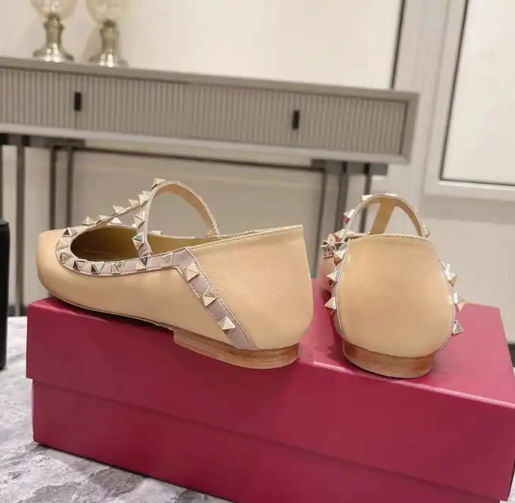 hype Valentino flat shoes