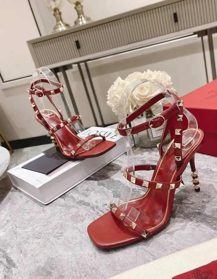 hype Valentino Sandals