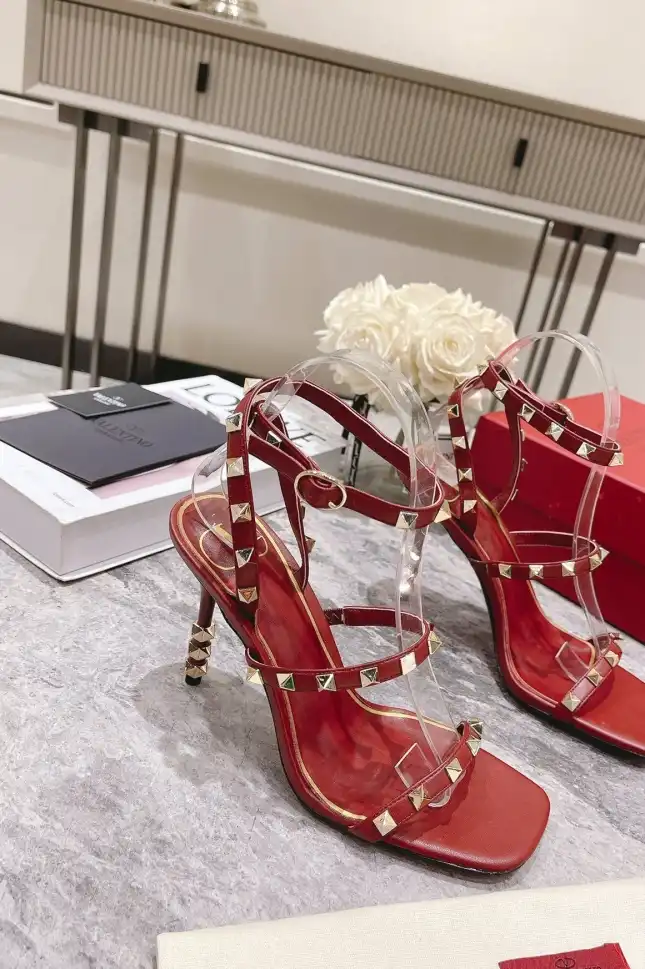 hype Valentino Sandals