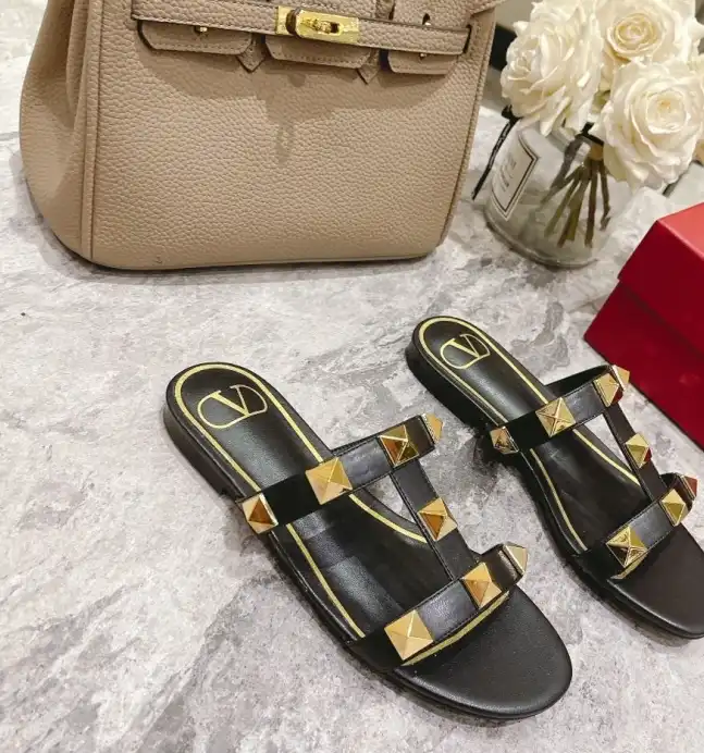 hype Valentino Sandals