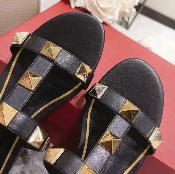 hype Valentino Sandals