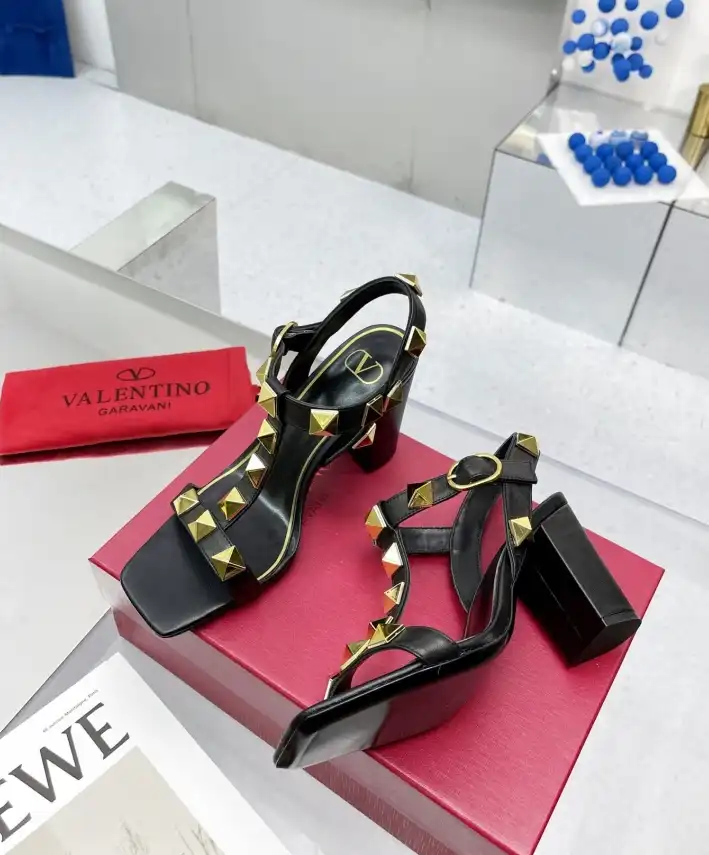 hype Valentino Sandals