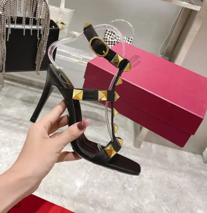 hype Valentino Sandals