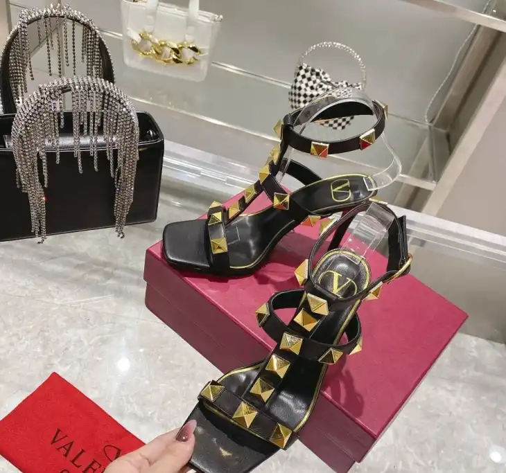 hype Valentino Sandals