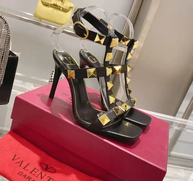 hype Valentino Sandals