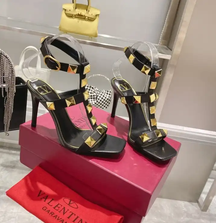 hype Valentino Sandals