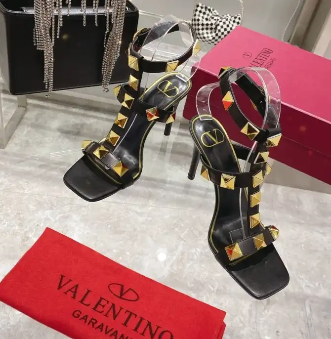 hype Valentino Sandals