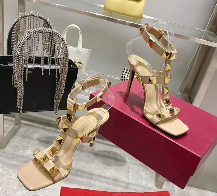 hype Valentino Sandals