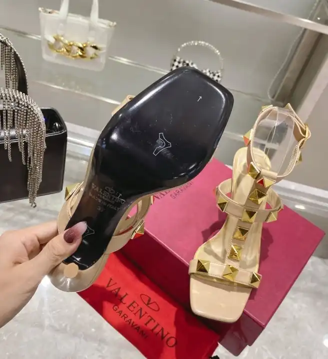 hype Valentino Sandals