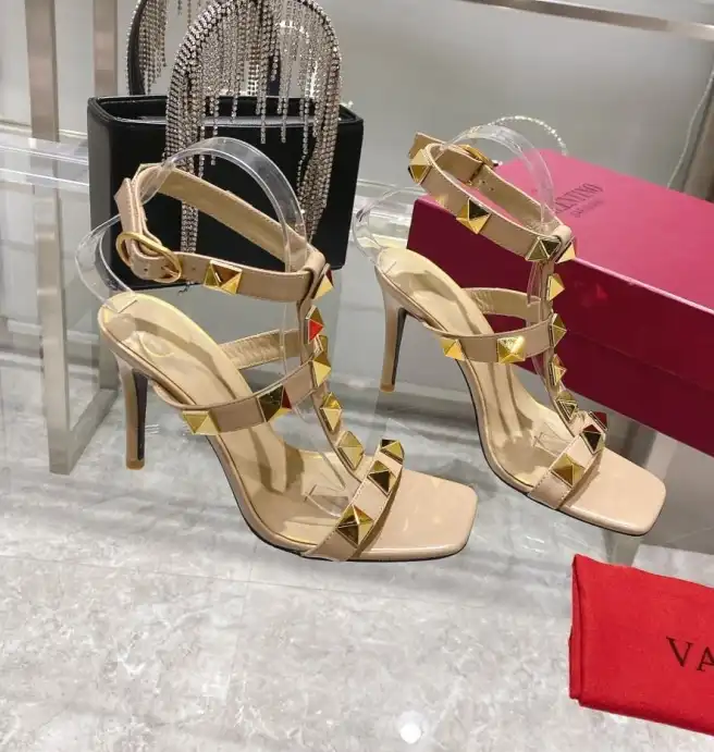 hype Valentino Sandals