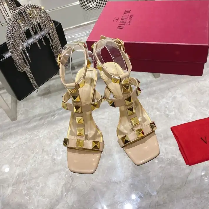 hype Valentino Sandals