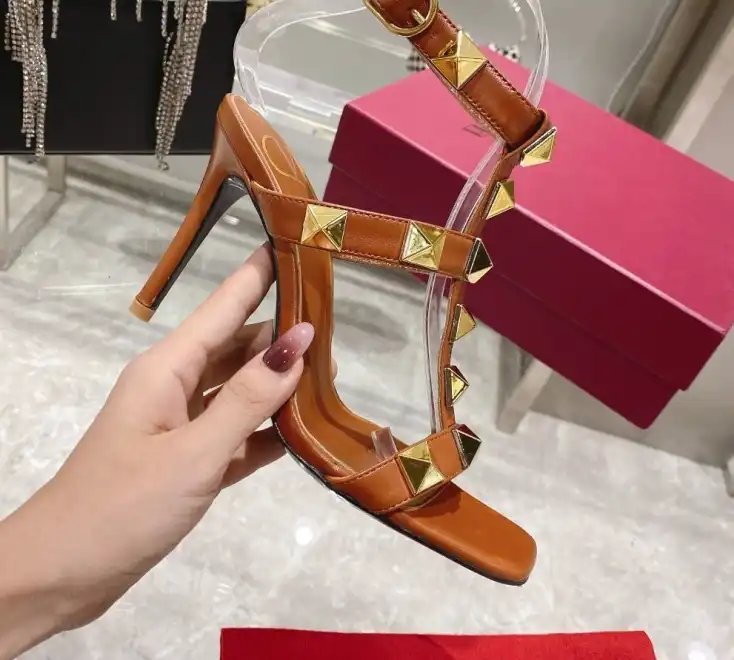 hype Valentino Sandals