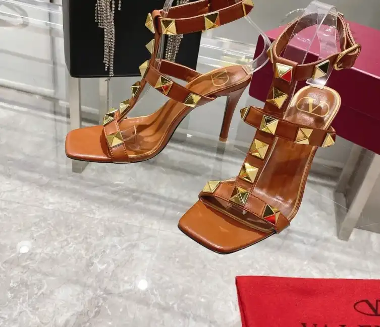 hype Valentino Sandals