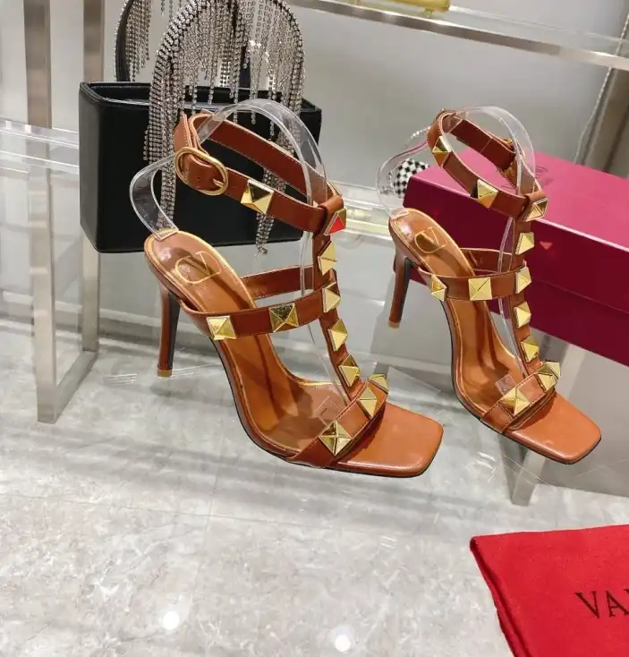 hype Valentino Sandals