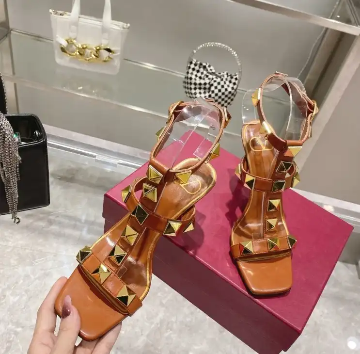 hype Valentino Sandals