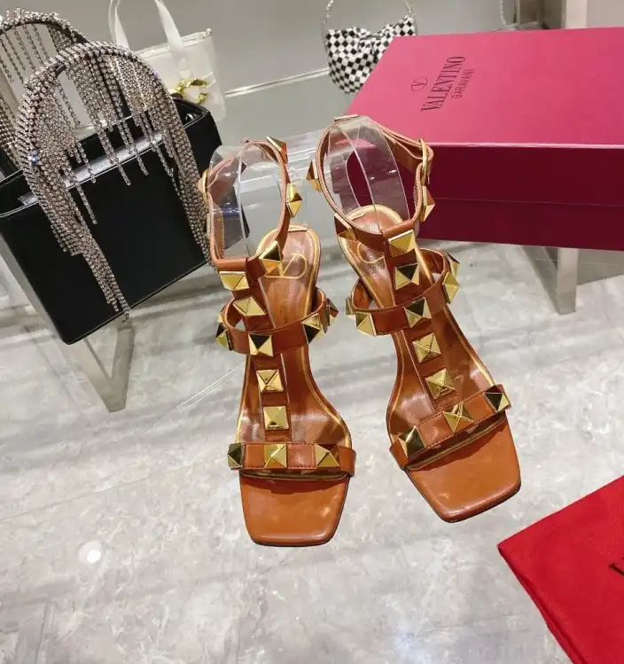 hype Valentino Sandals