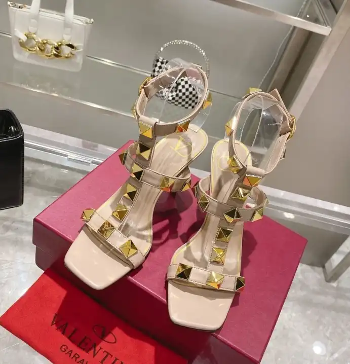 hype Valentino Sandals