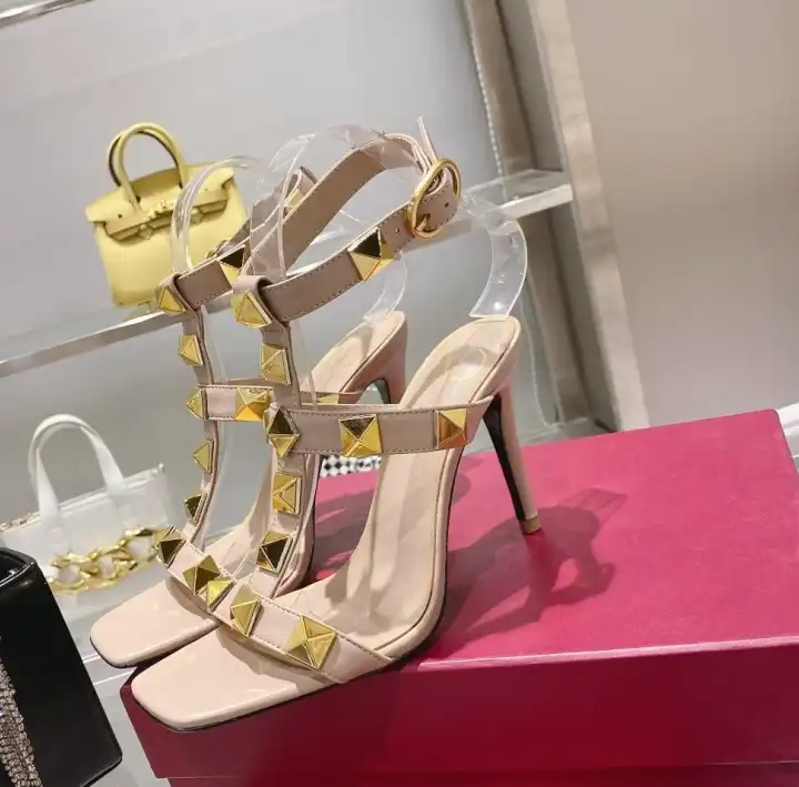 hype Valentino Sandals