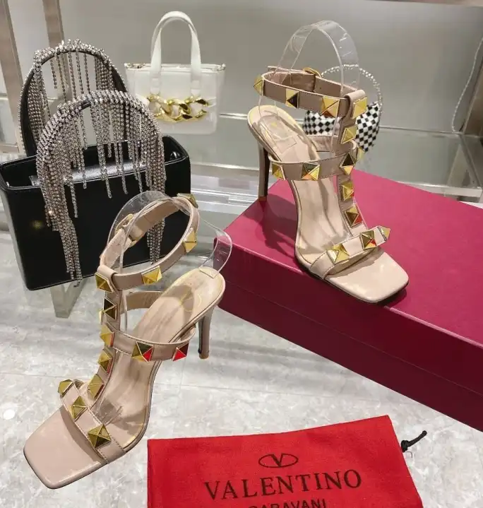 hype Valentino Sandals