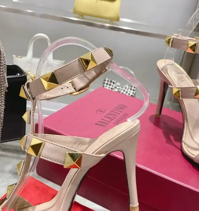 hype Valentino Sandals