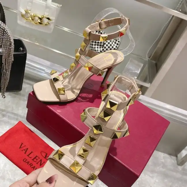 hype Valentino Sandals