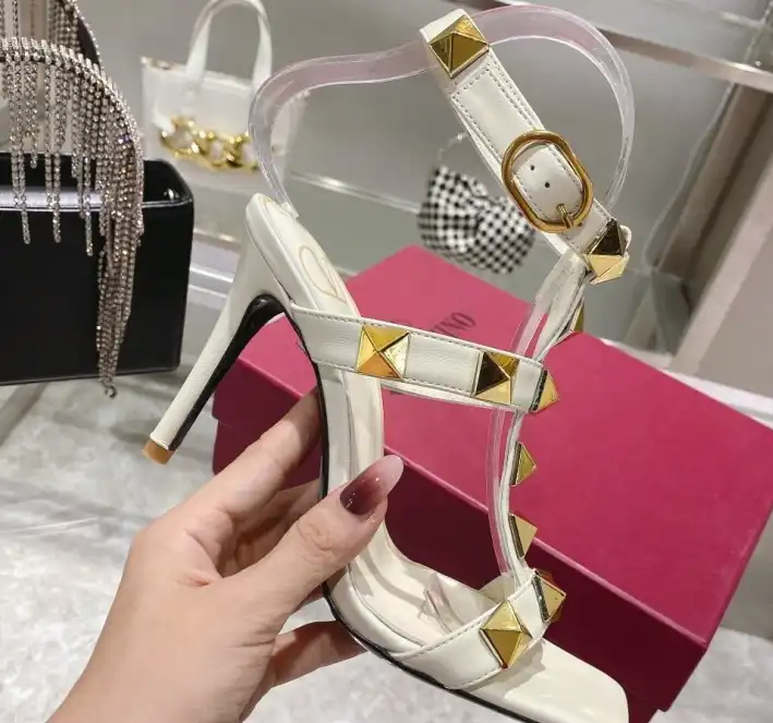 hype Valentino Sandals