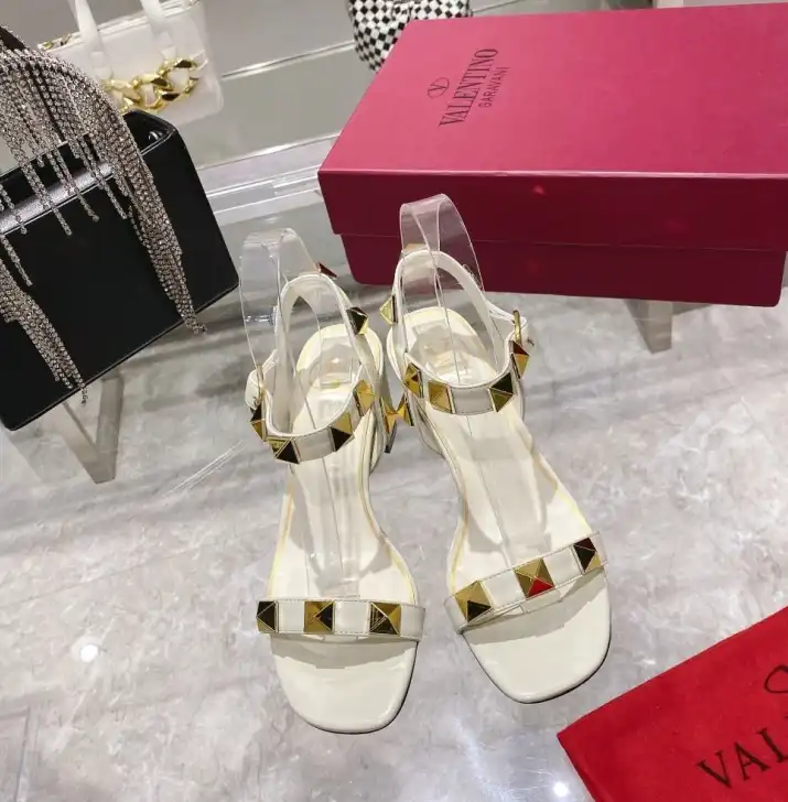 hype Valentino Sandals