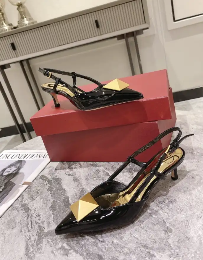 hype Valentino Sandals