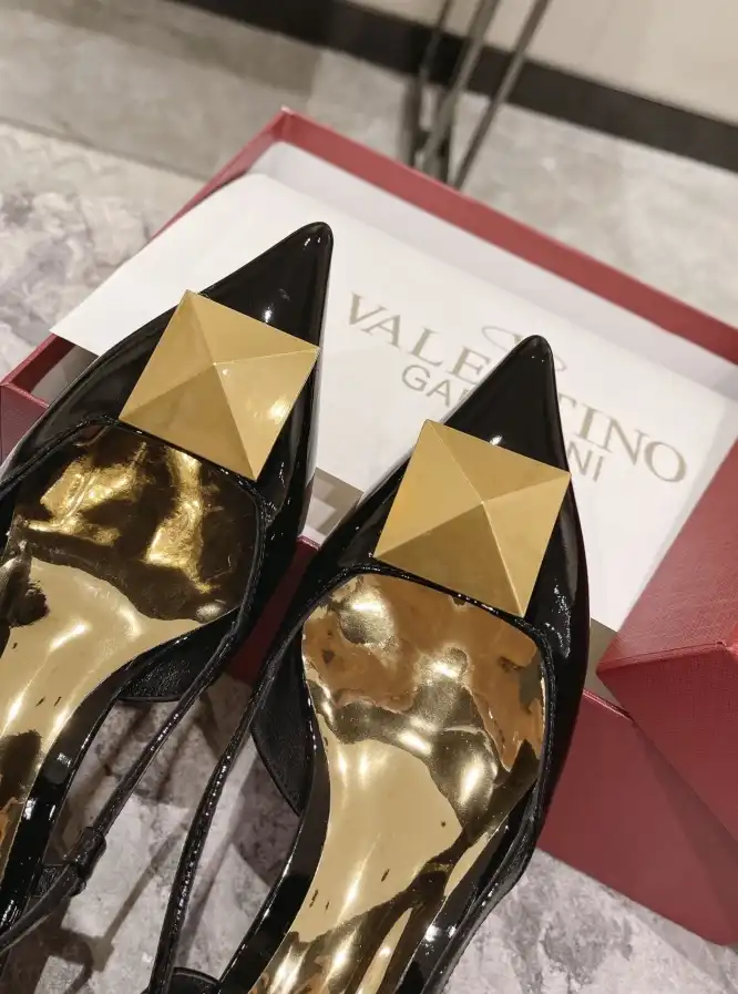 hype Valentino Sandals