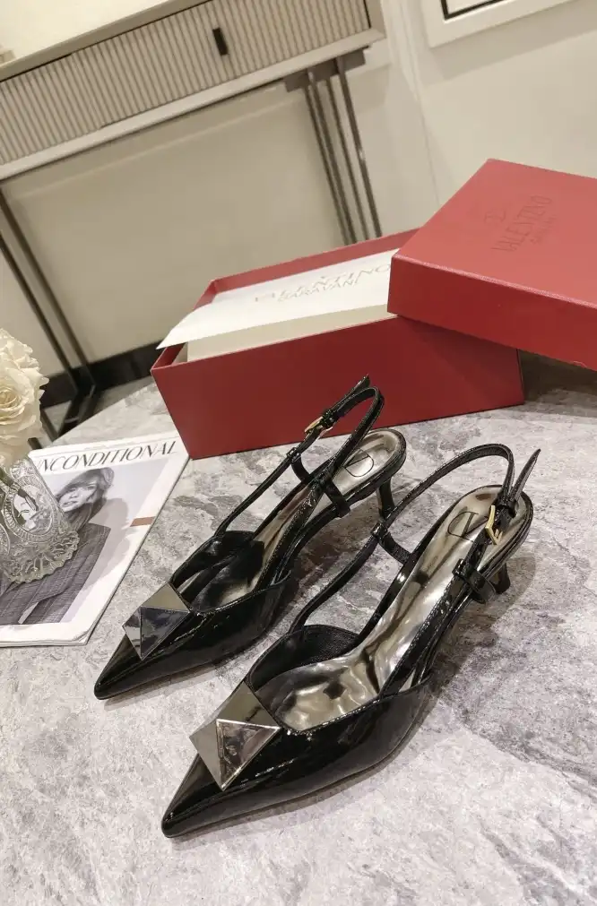 hype Valentino Sandals