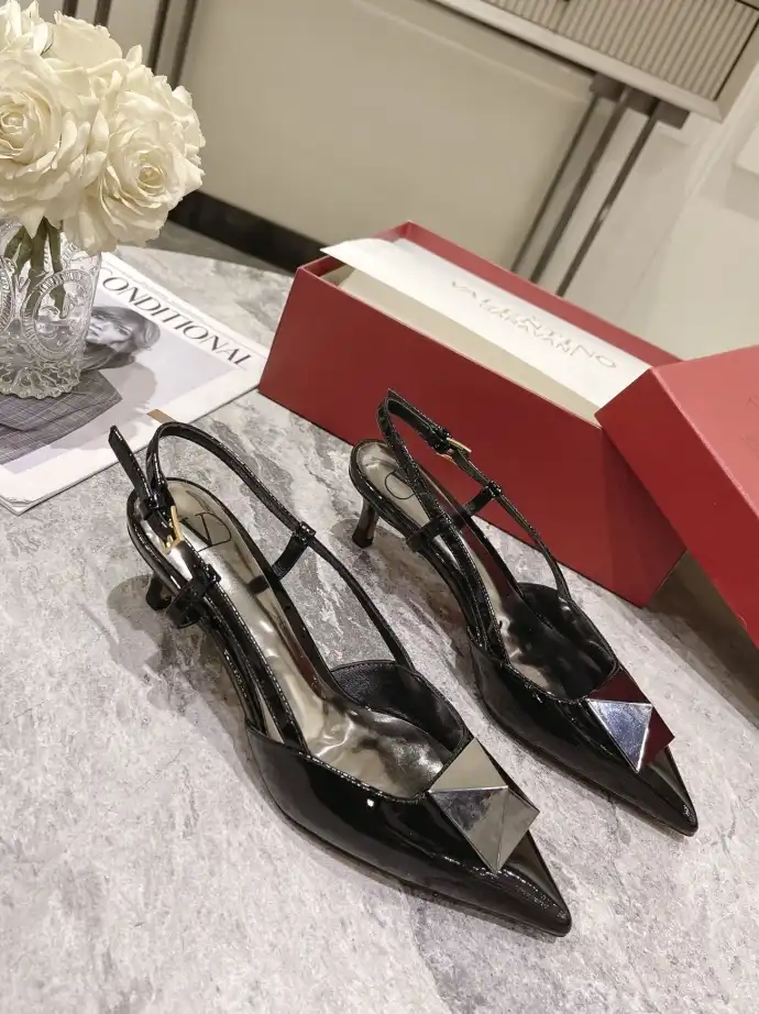 hype Valentino Sandals