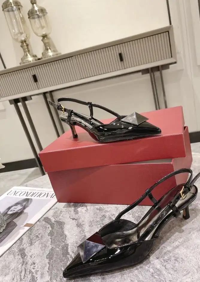 hype Valentino Sandals