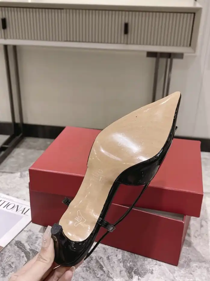 hype Valentino Sandals