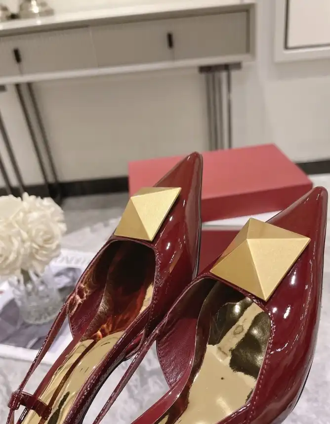 hype Valentino Sandals