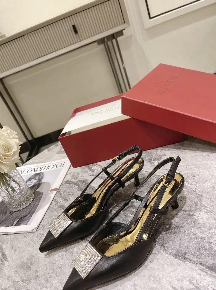 hype Valentino Sandals