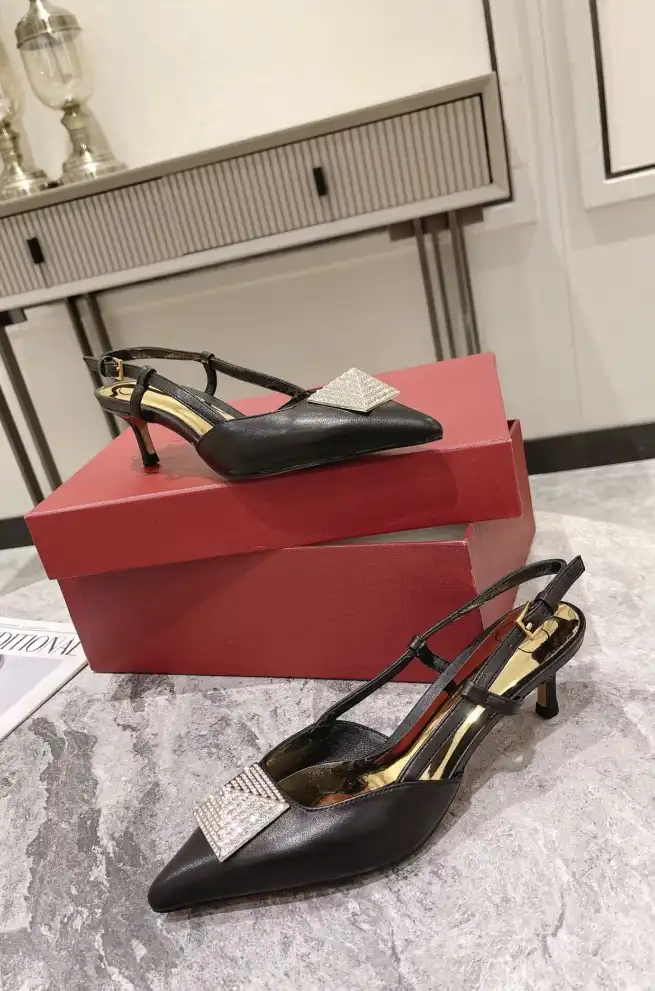 hype Valentino Sandals