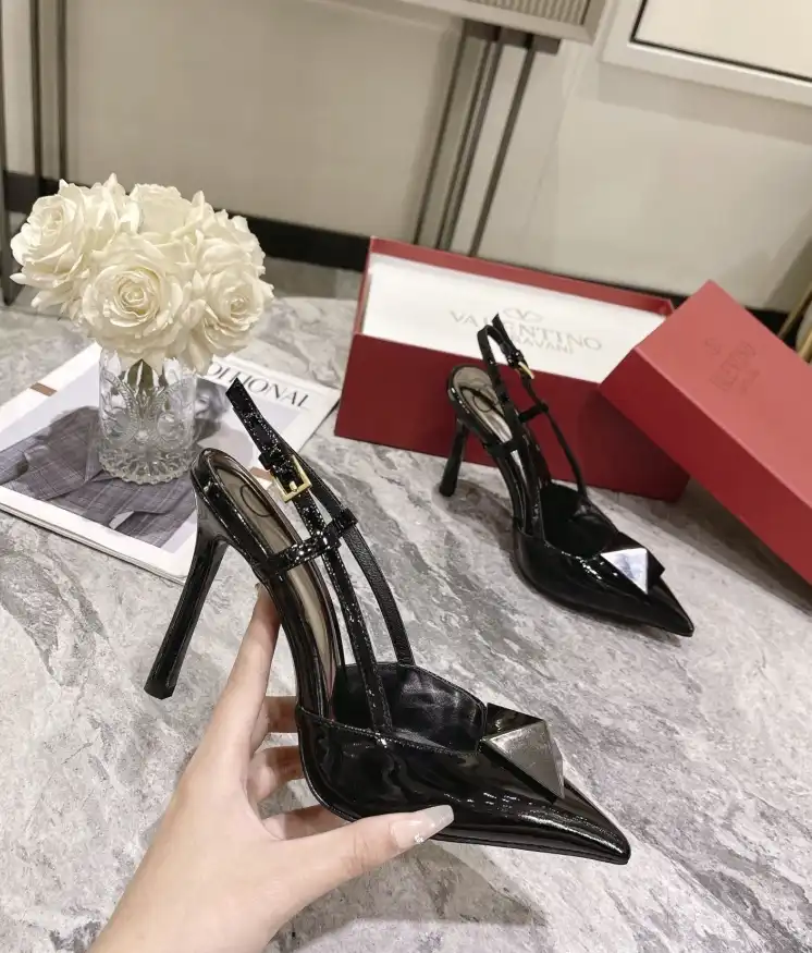 hype Valentino Sandals