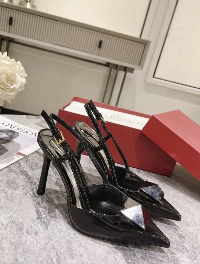 hype Valentino Sandals