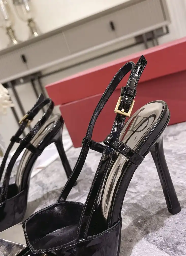 hype Valentino Sandals