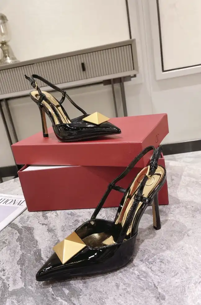 hype Valentino Sandals