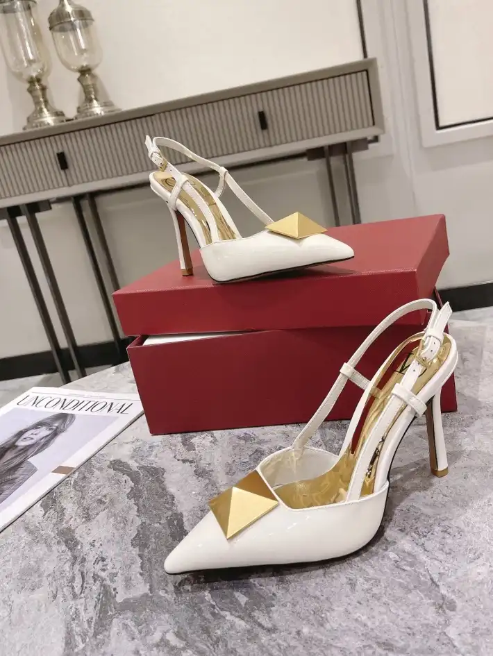 hype Valentino Sandals