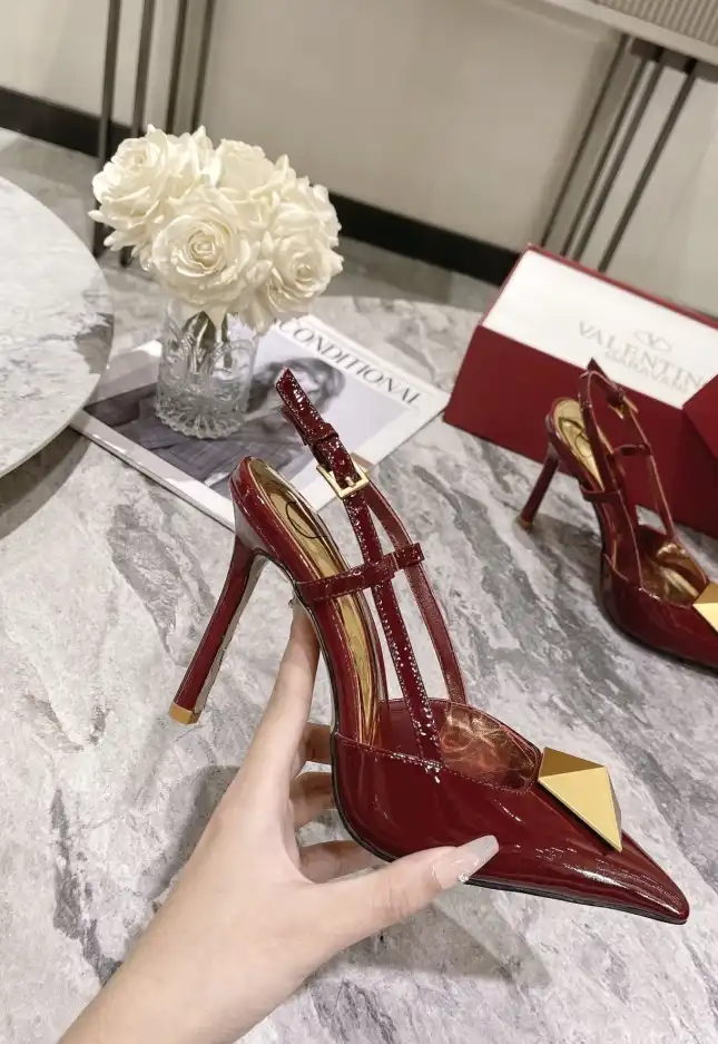 hype Valentino Sandals